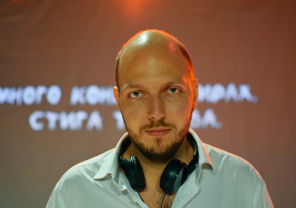 Стефан Прохоров: "Музика, която черпи дълбоко от някакъв фолклор, но и от буржоазните потребности, ме вълнува изключително силно" Стефан Прохоров: "Музика, която черпи дълбоко от някакъв фолклор, но и от буржоазните потребности, ме вълнува изключително силно"