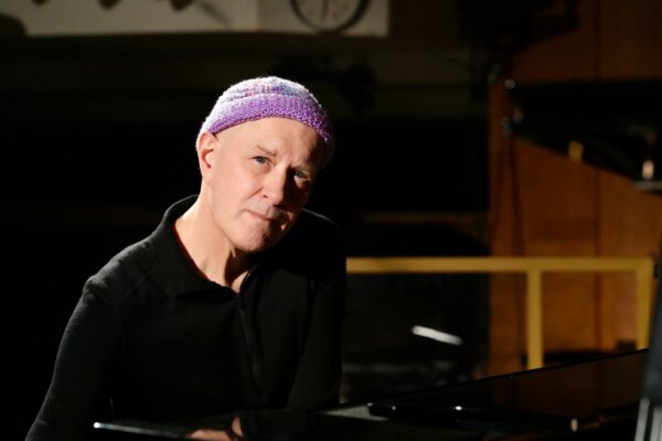 Джанго Бейтс в зала "България" преди началото на концерта на Ануар Брахем квартет